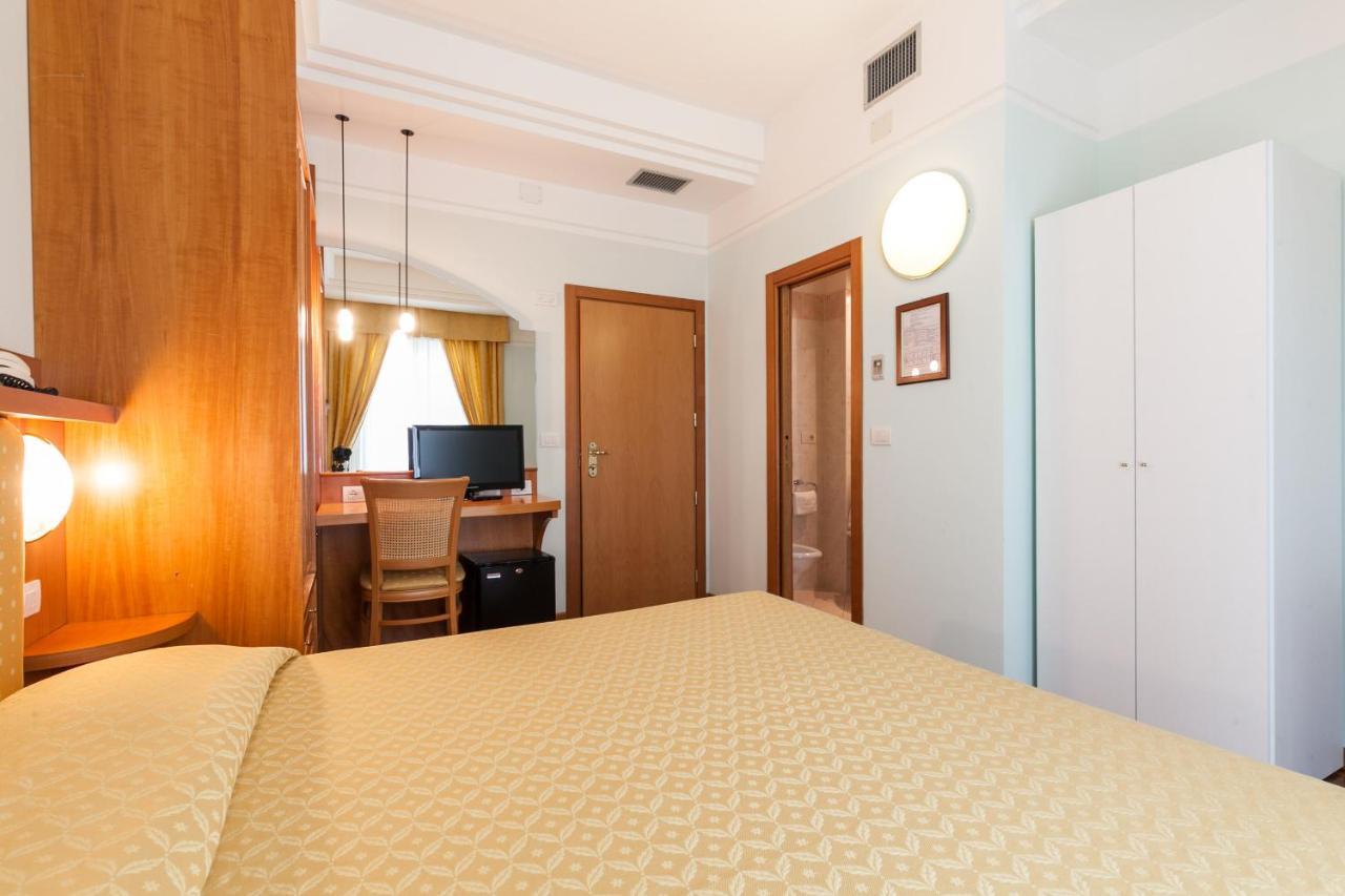 Hotel Astor Rimini Eksteriør billede