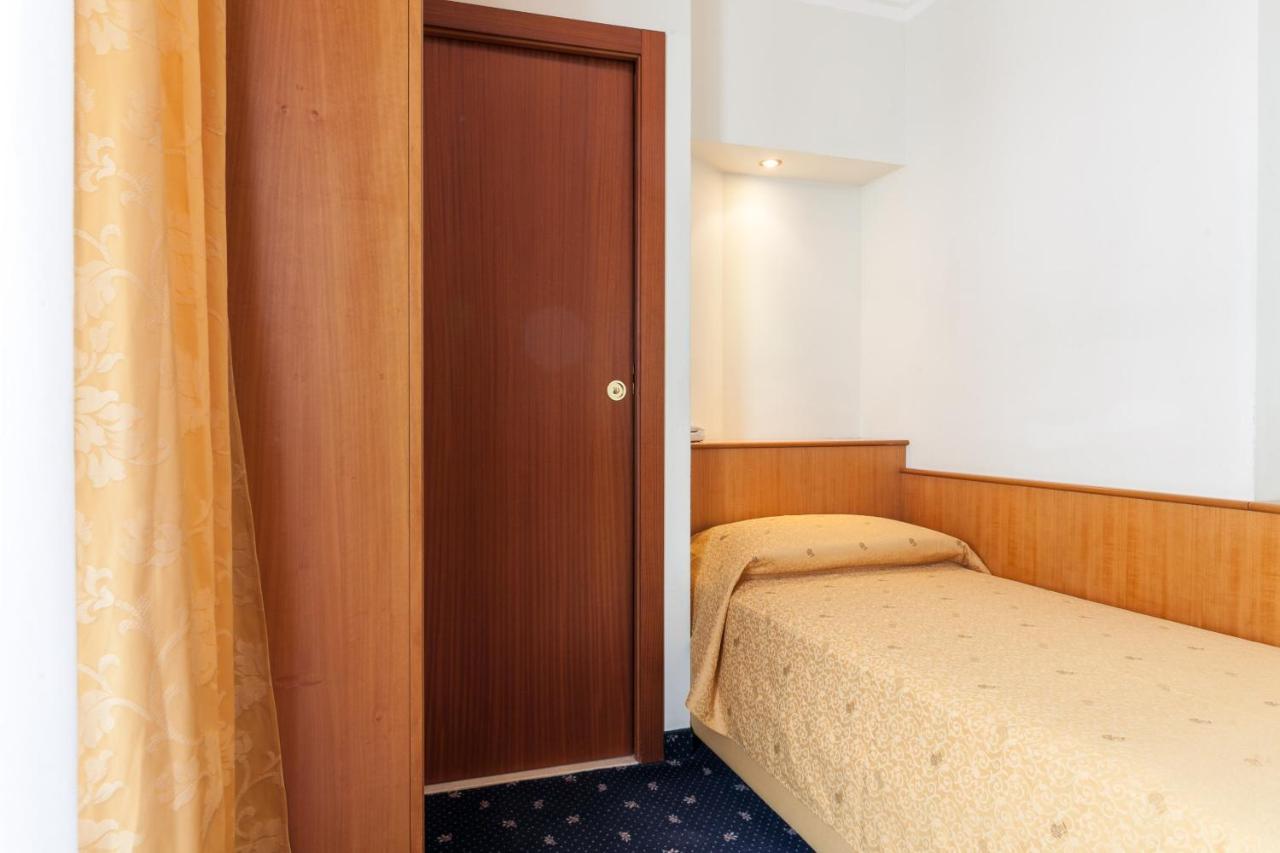 Hotel Astor Rimini Eksteriør billede